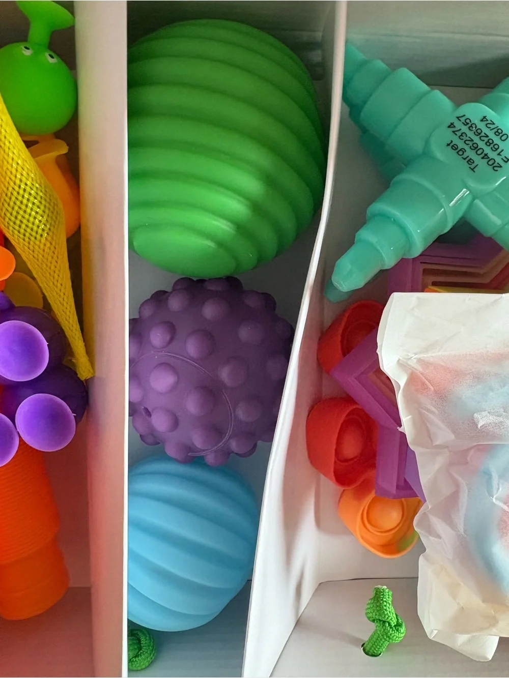 Giggle Scape Fidget box- 28 pieces